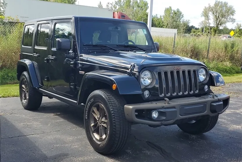 2016 Jeep Wrangler Unlimited Sahara photo 1