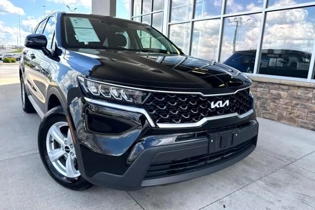 2023 Kia Sorento LX photo 1