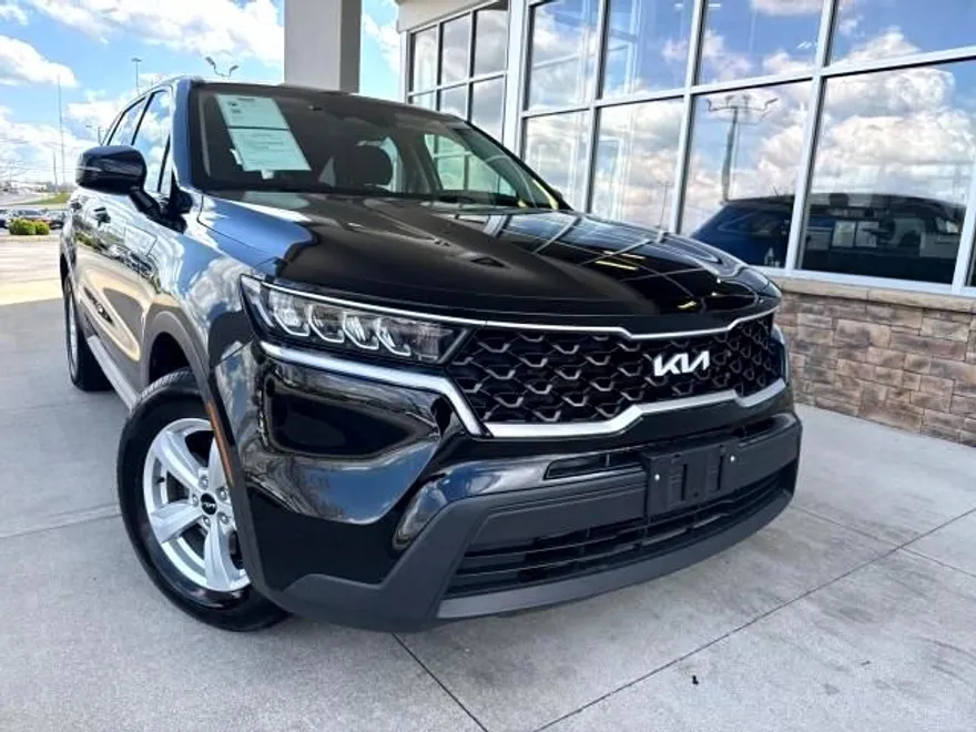 2023 Kia Sorento LX photo 1