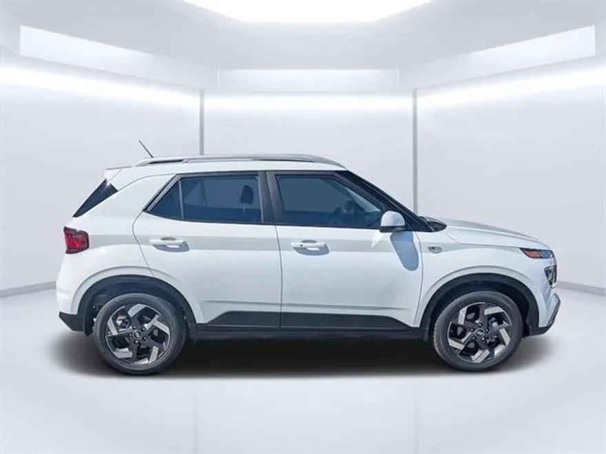 2025 Hyundai Venue SEL photo 1