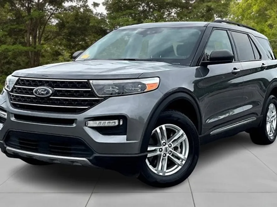 2021 Ford Explorer XLT photo 1