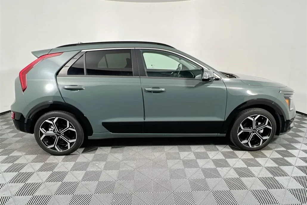 2025 Kia Niro EV Wave photo 1
