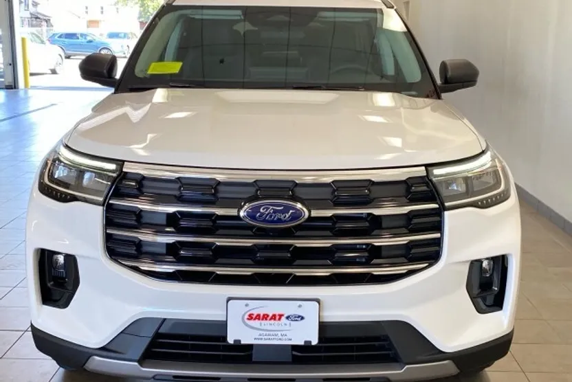 2025 Ford Explorer photo 1