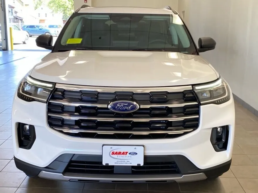 2025 Ford Explorer photo 1