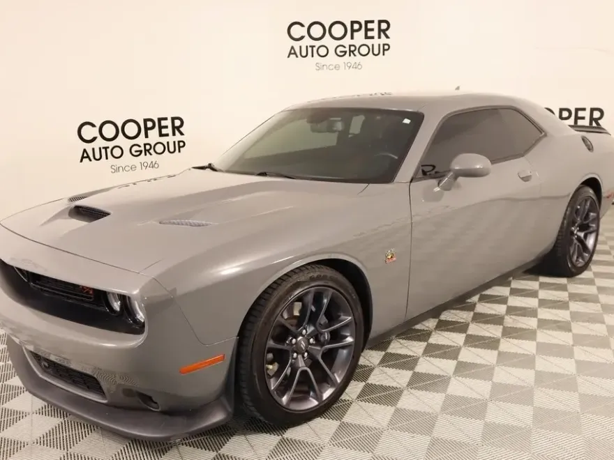 2023 Dodge Challenger R/T Scat Pack photo 1