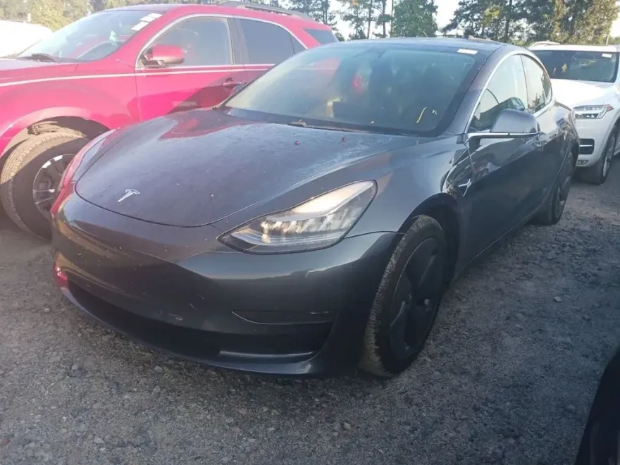 2020 Tesla Model 3 Standard Range Plus photo 1