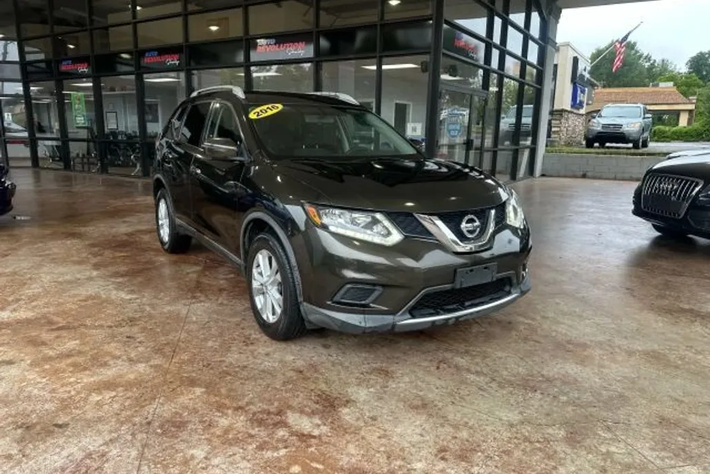 2016 Nissan Rogue SV photo 1