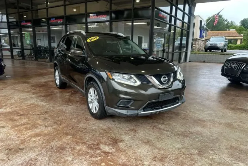 2016 Nissan Rogue SV photo 1