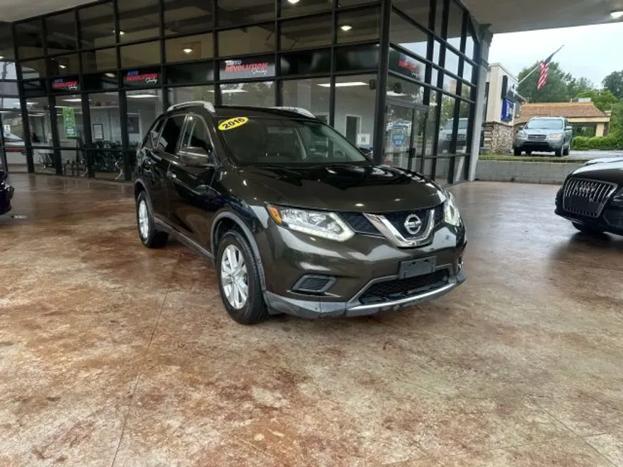 2016 Nissan Rogue SV photo 1