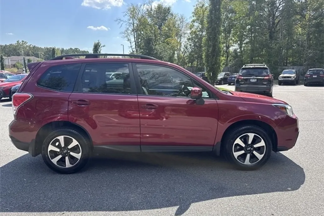 2018 Subaru Forester 2.5i Premium photo 1