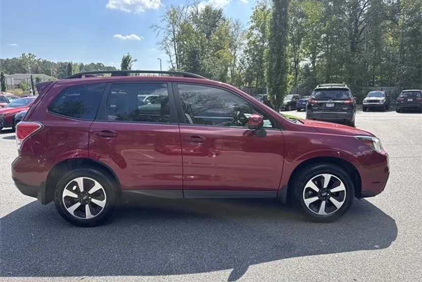 2018 Subaru Forester 2.5i Premium photo 1