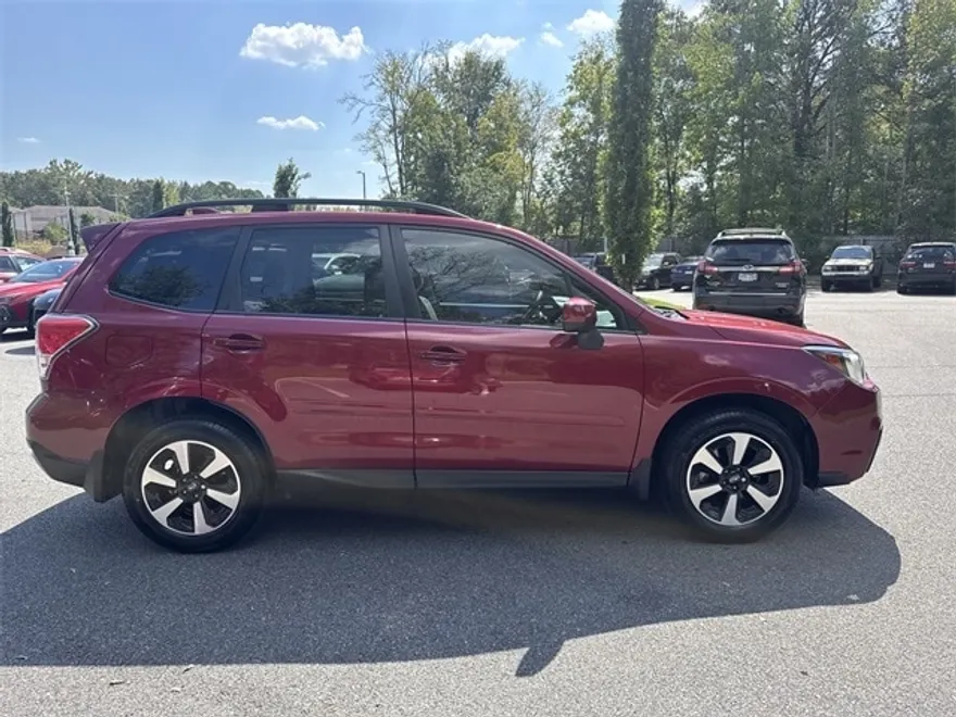2018 Subaru Forester 2.5i Premium photo 1