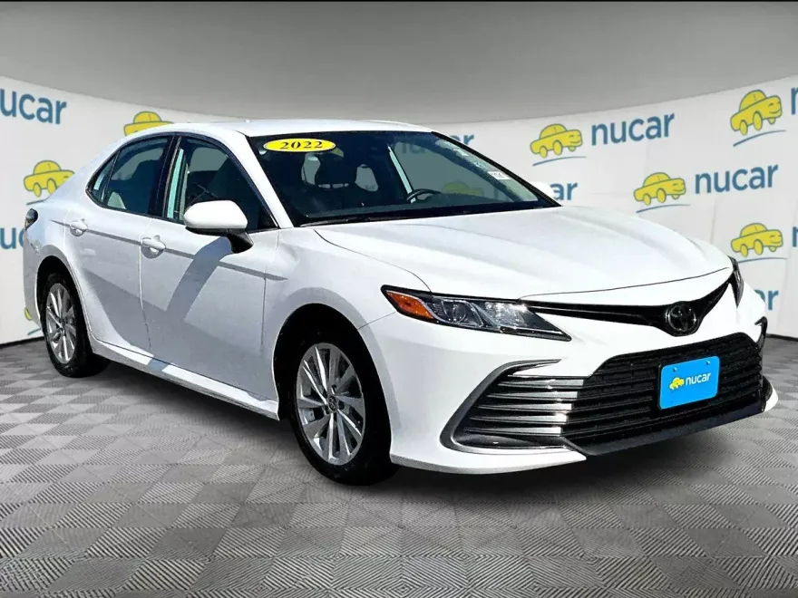 2022 Toyota Camry LE photo 1