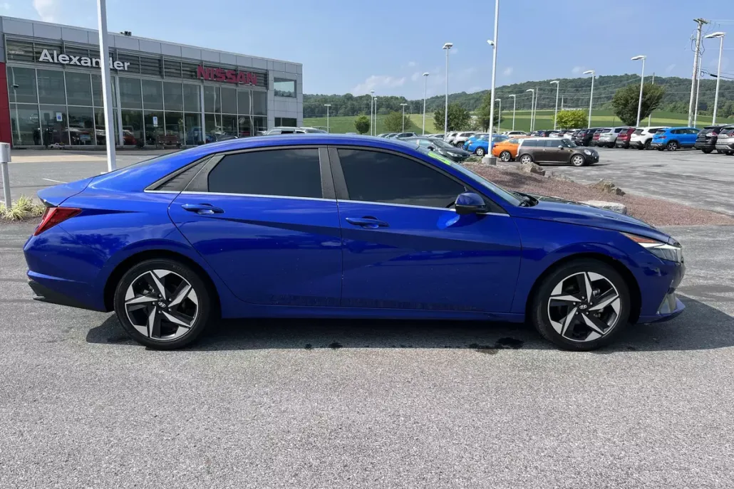 2023 Hyundai Elantra Limited photo 1