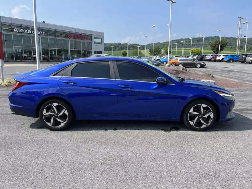 2023 Hyundai Elantra Limited photo 1