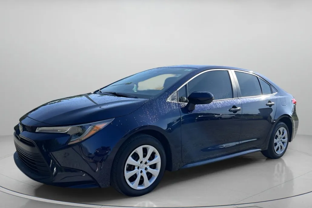2024 Toyota Corolla LE photo 1