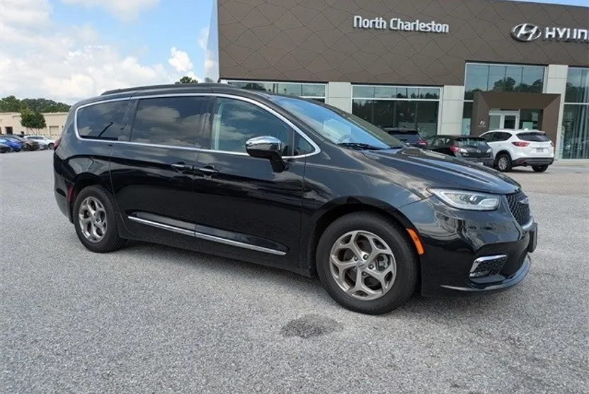 2023 Chrysler Pacifica Limited photo 1