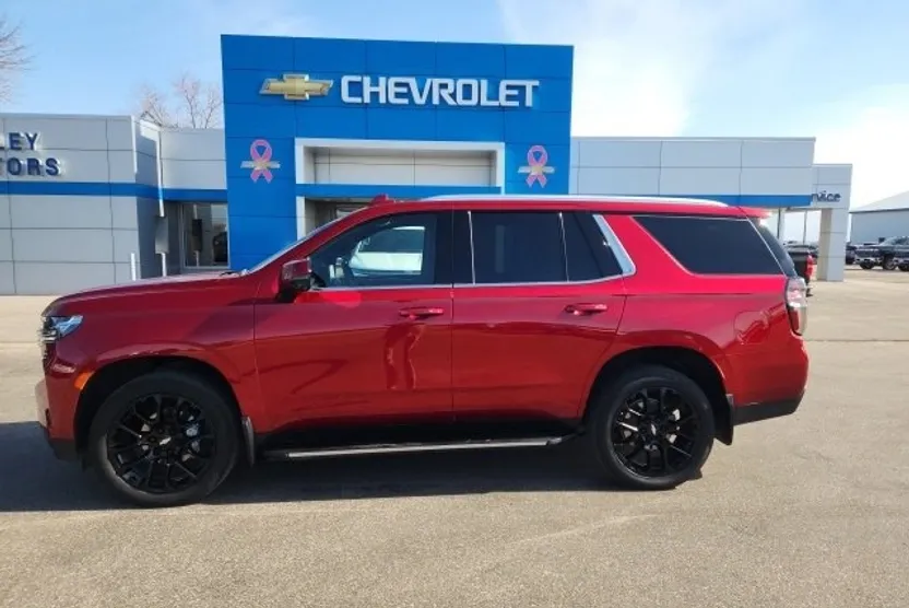 2023 Chevrolet Tahoe LT photo 1