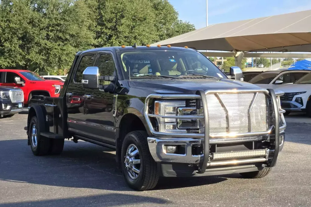 2019 Ford F-350 Lariat photo 1