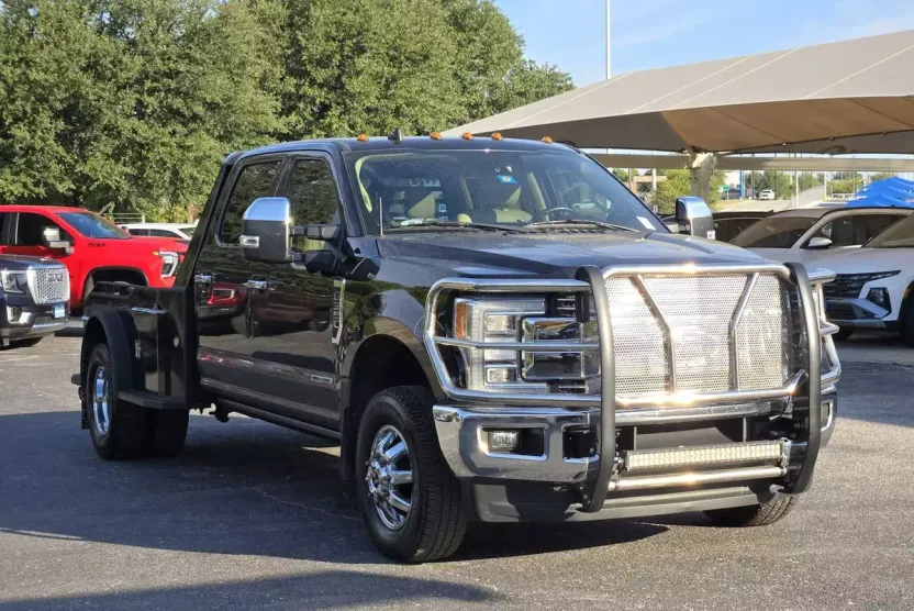 2019 Ford F-350 Lariat photo 1