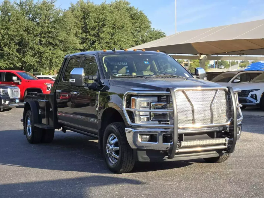 2019 Ford F-350 Lariat photo 1