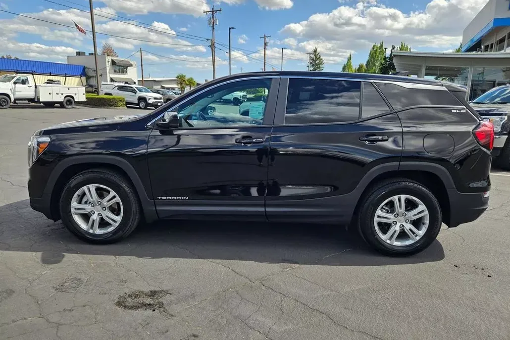 2024 Gmc Terrain SLE photo 1