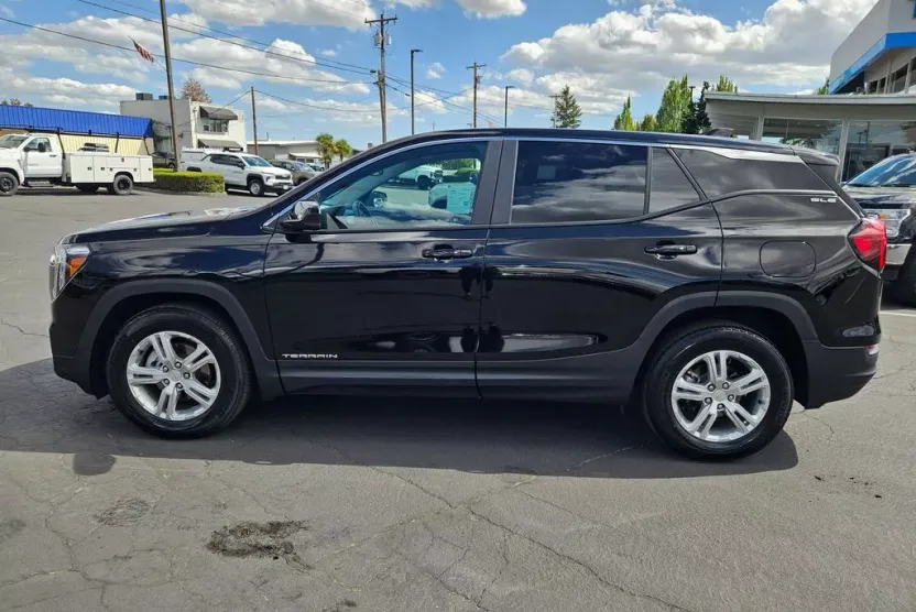2024 Gmc Terrain SLE photo 1