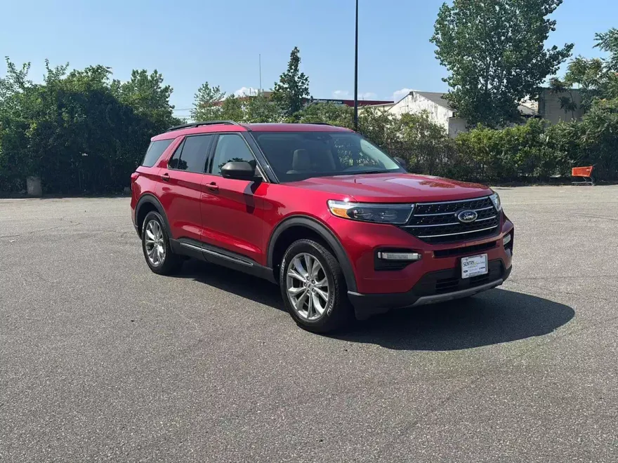 2021 Ford Explorer XLT photo 1