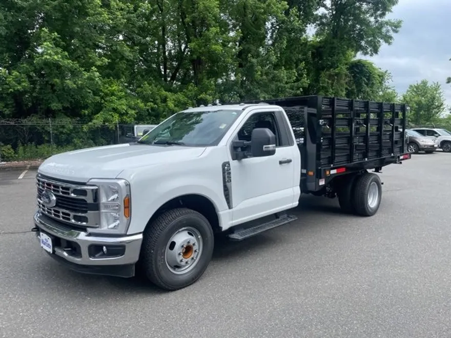 2025 Ford F-350 photo 1
