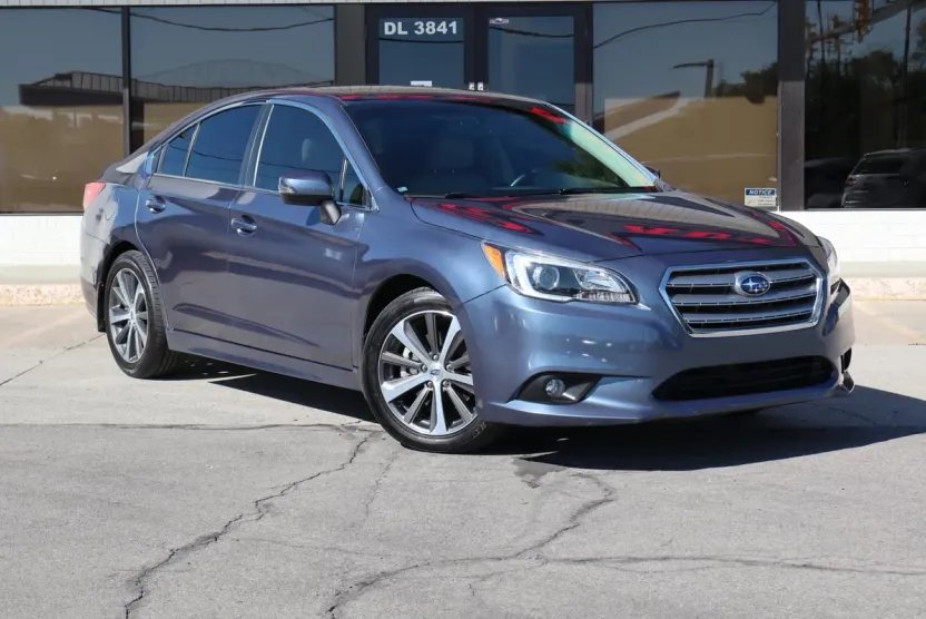 2017 Subaru Legacy 3.6R Limited photo 1
