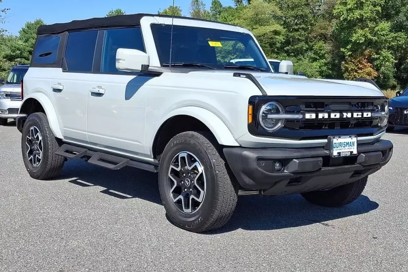 2023 Ford Bronco Outer Banks photo 1