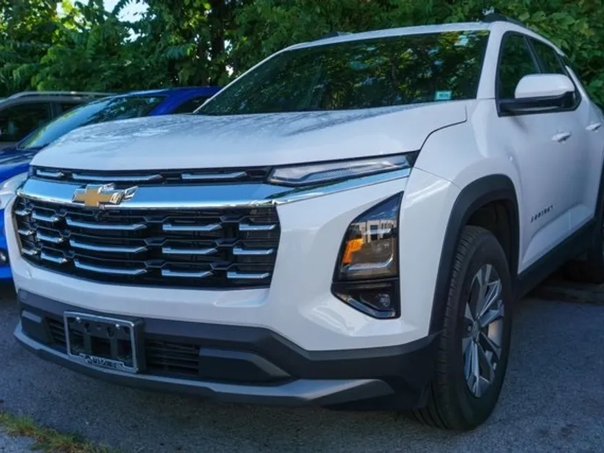 2025 Chevrolet Equinox LT photo 1