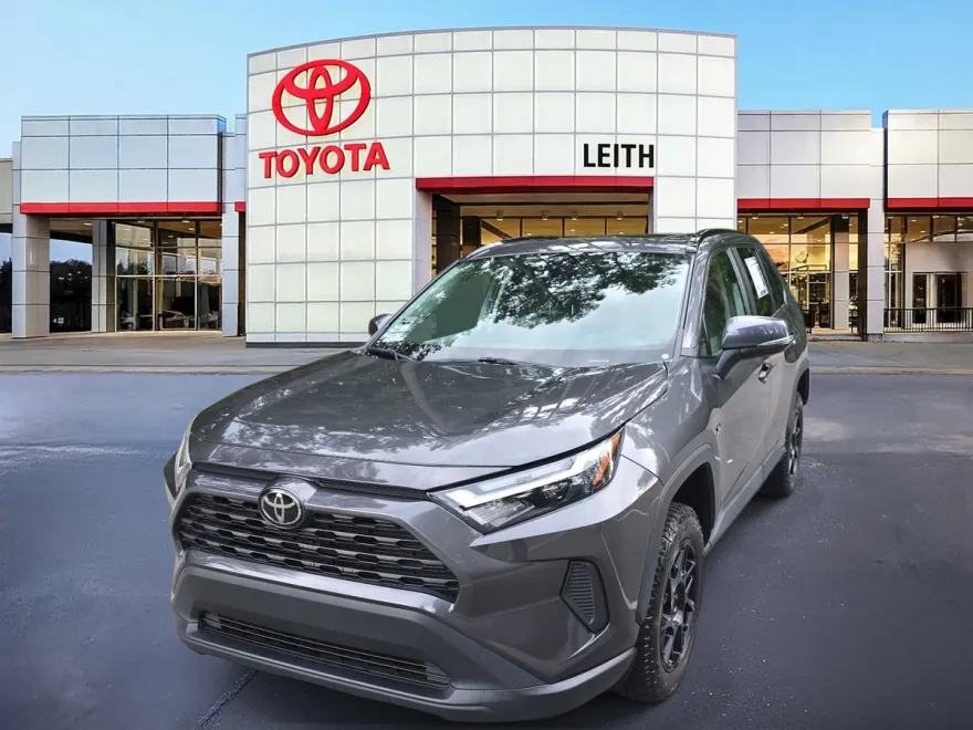 2023 Toyota RAV4 XLE photo 1