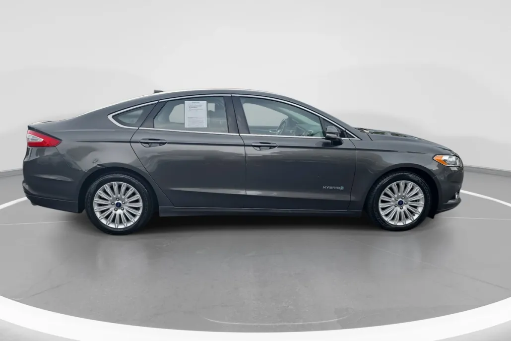 2016 Ford Fusion Hybrid SE photo 1
