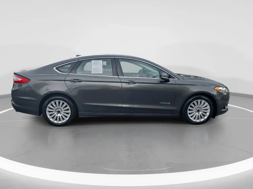 2016 Ford Fusion Hybrid SE photo 1