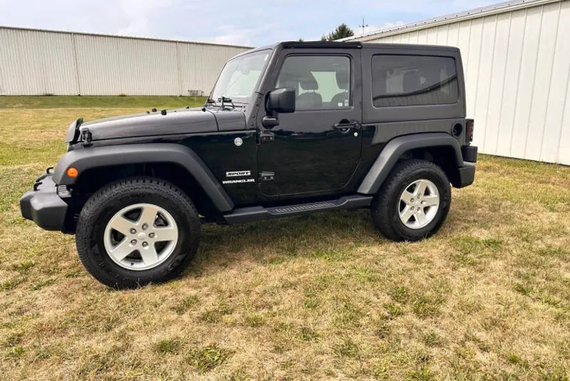 2016 Jeep Wrangler Sport S photo 1