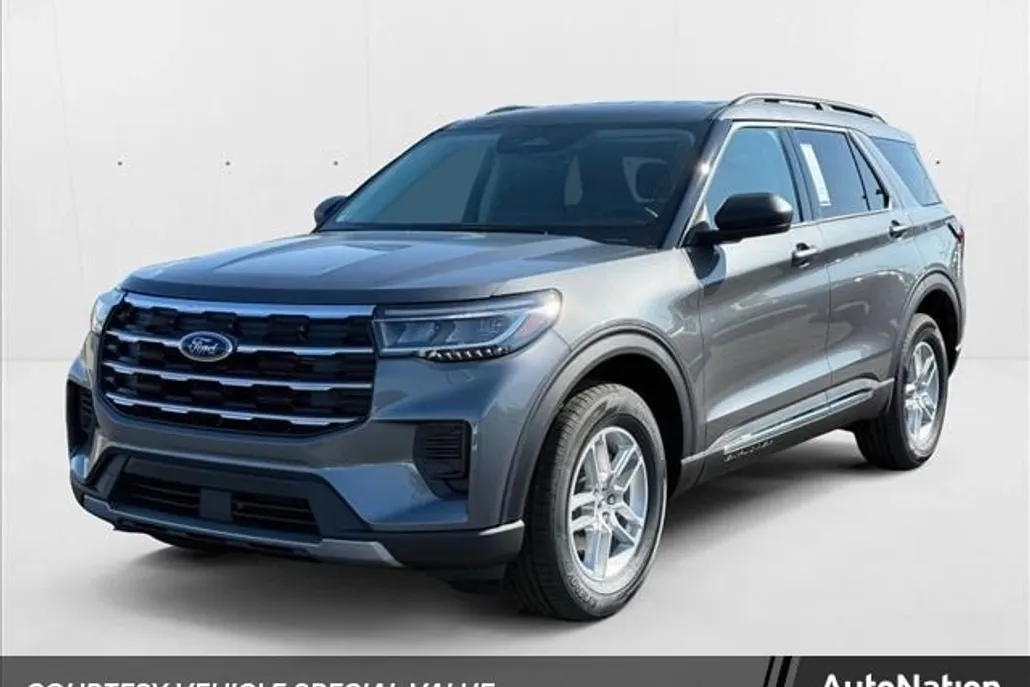 2025 Ford Explorer photo 1
