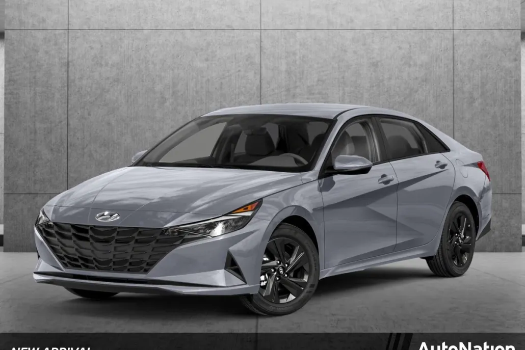 2023 Hyundai Elantra SEL photo 1