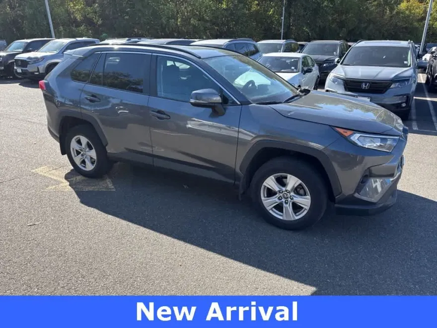 2021 Toyota RAV4 XLE photo 1
