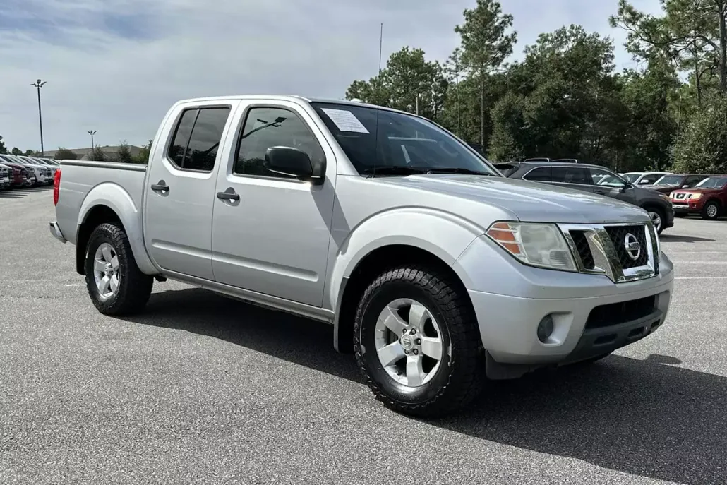 2012 Nissan Frontier SV Crew Cab photo 1