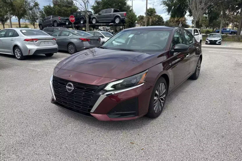 2024 Nissan Altima 2.5 SV photo 1