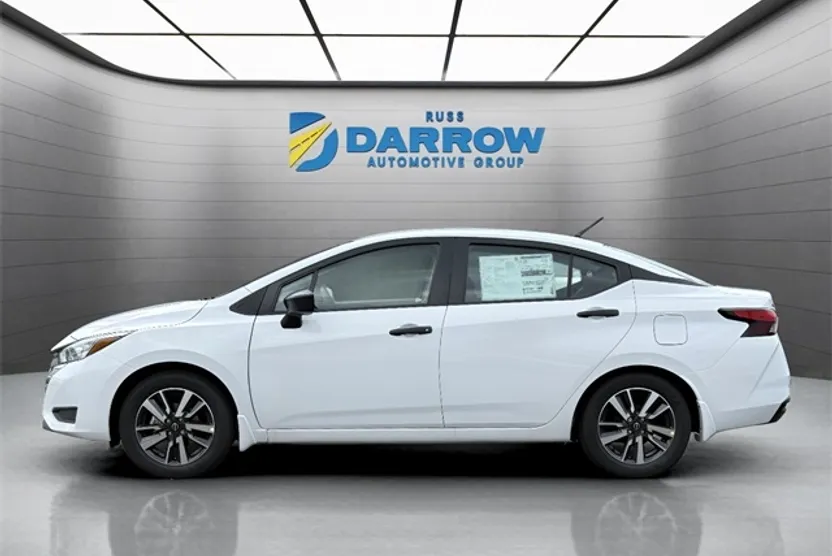 2025 Nissan Versa 1.6 S photo 1