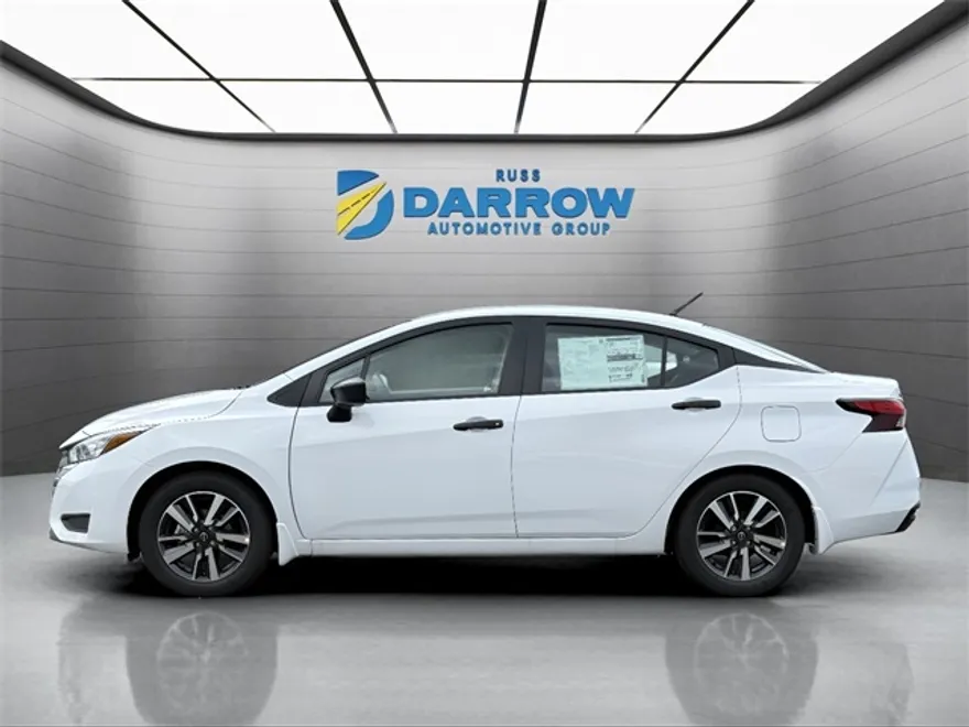 2025 Nissan Versa 1.6 S photo 1