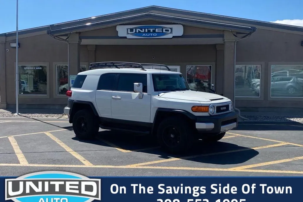 2013 Toyota FJ Cruiser Base photo 1