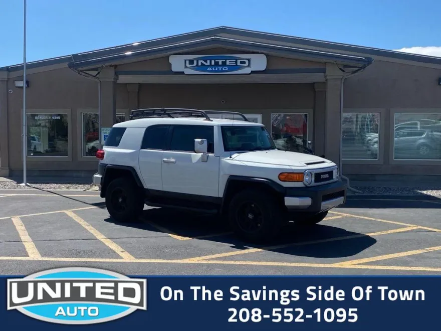 2013 Toyota FJ Cruiser Base photo 1