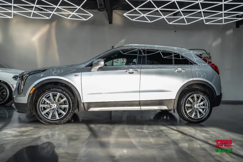 2022 Cadillac XT4 Premium Luxury photo 1