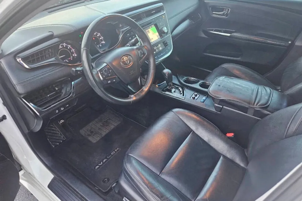 2016 Toyota Avalon XLE Premium photo 1