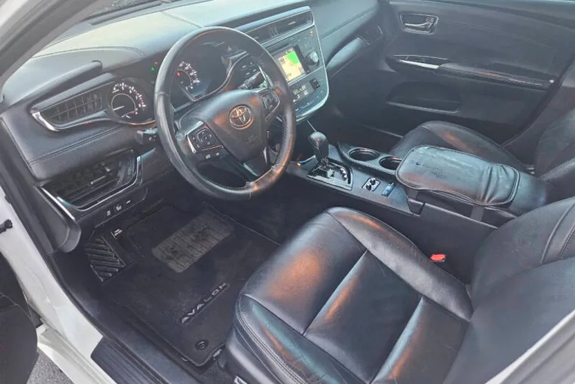 2016 Toyota Avalon XLE Premium photo 1