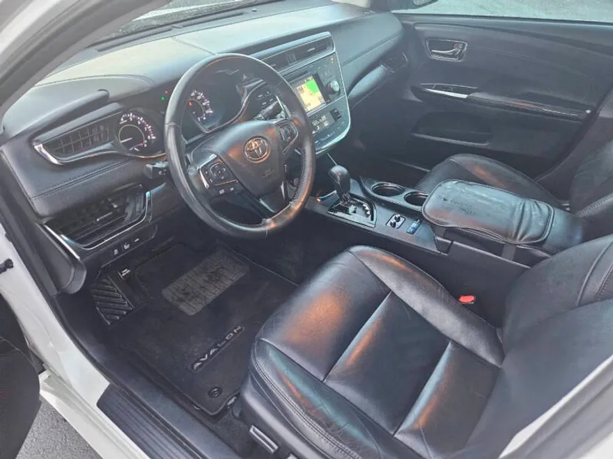 2016 Toyota Avalon XLE Premium photo 1