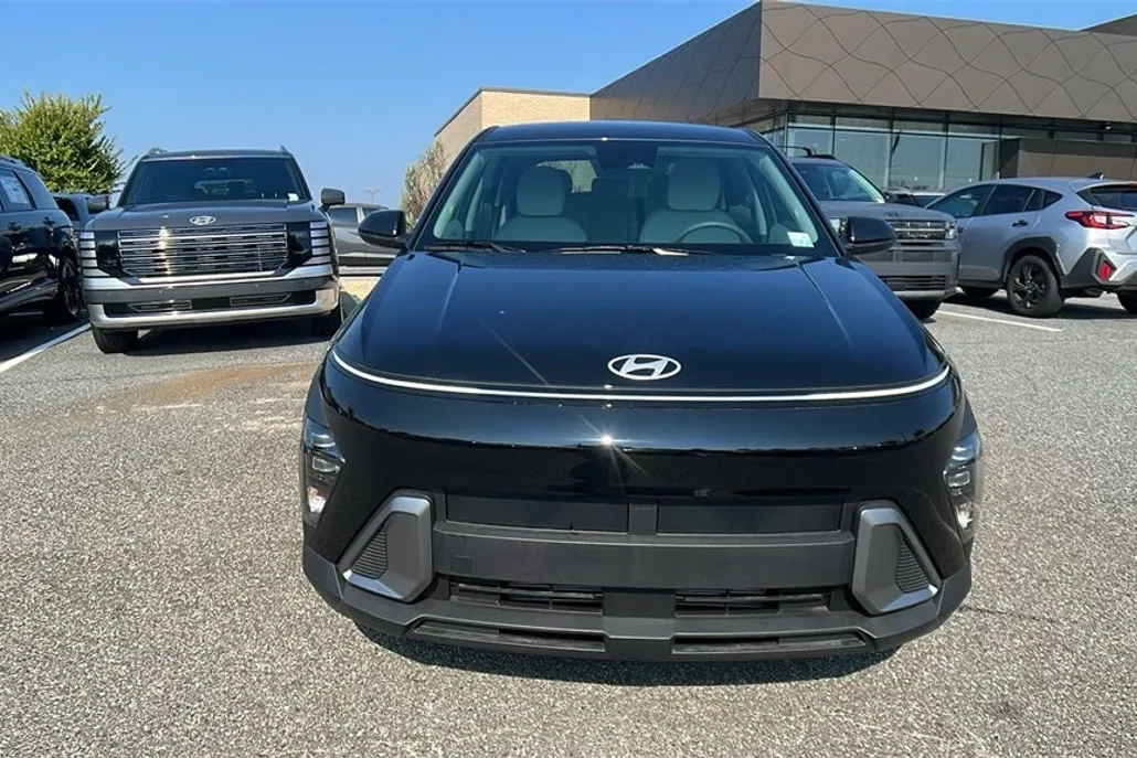 2025 Hyundai Kona SE photo 1